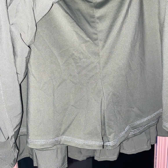 green athletic skirt / swim skirt size L (11-13) - Picture 4 of 4